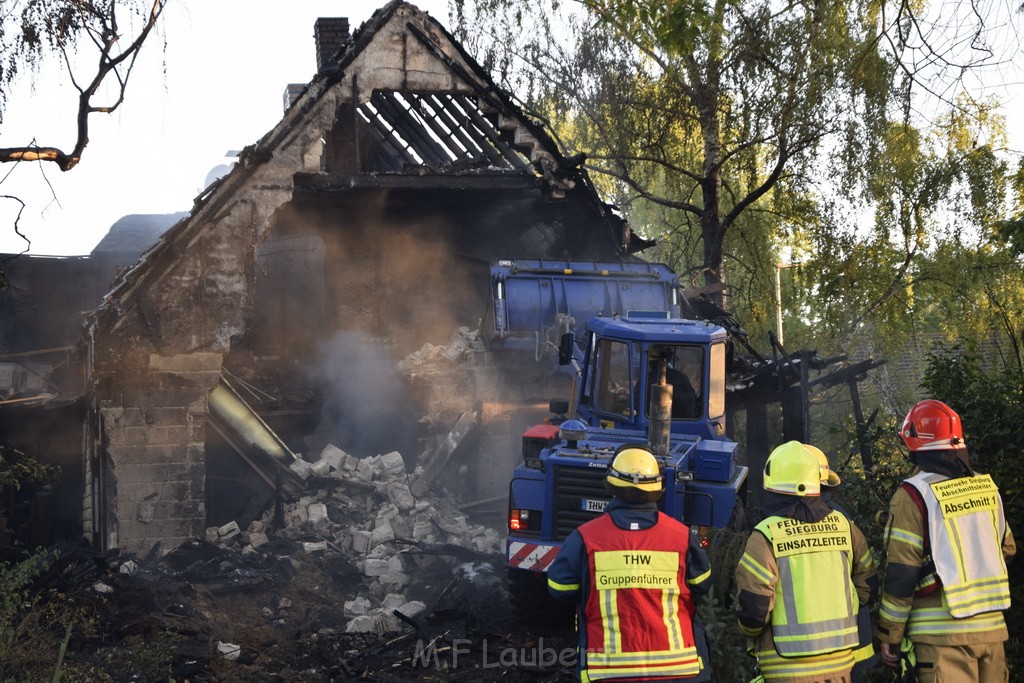 Grossfeuer Einfamilienhaus Siegburg Muehlengrabenstr P0953.JPG - Miklos Laubert